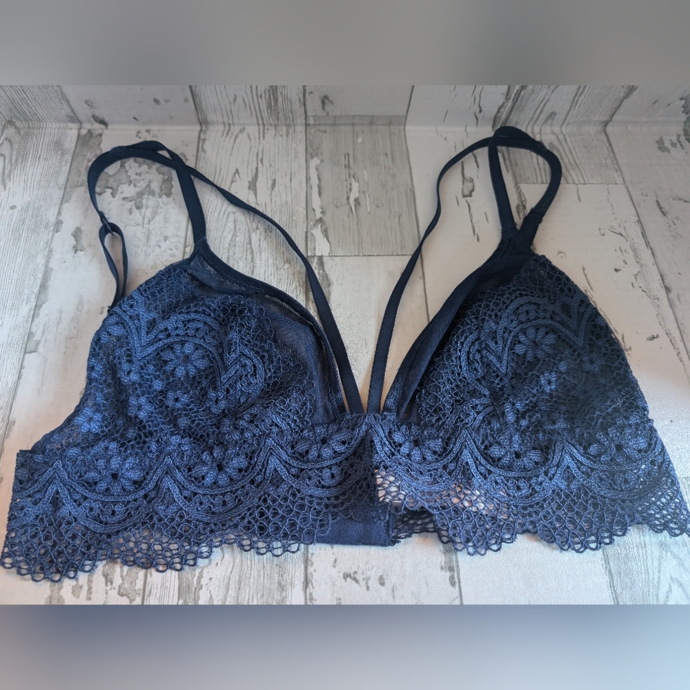 Victoria Secret Wireless Unlined Lined Bralette large